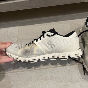 On Running sneakers white/black